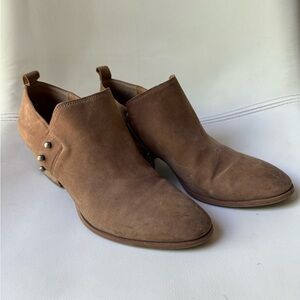 Women’s size 7.5 tan booties